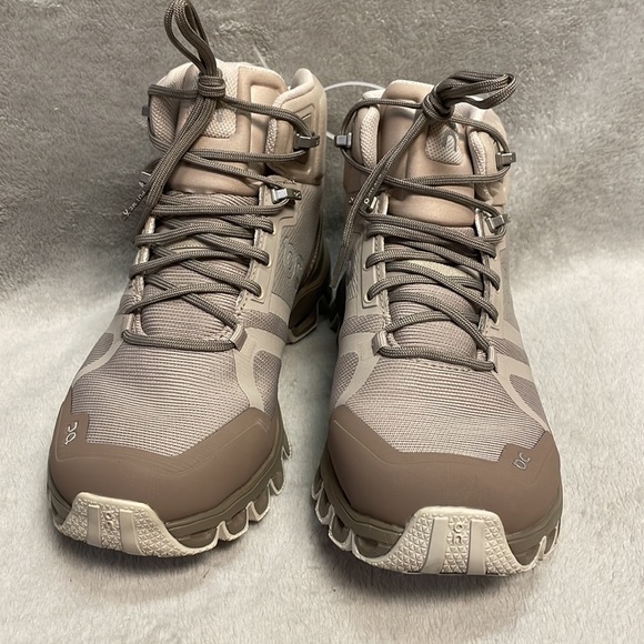 On Cloudrock Waterproof Boots Size 5.5 - Picture 3 of 7